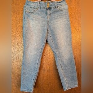 d. jeans Light Blue Cropped Denim